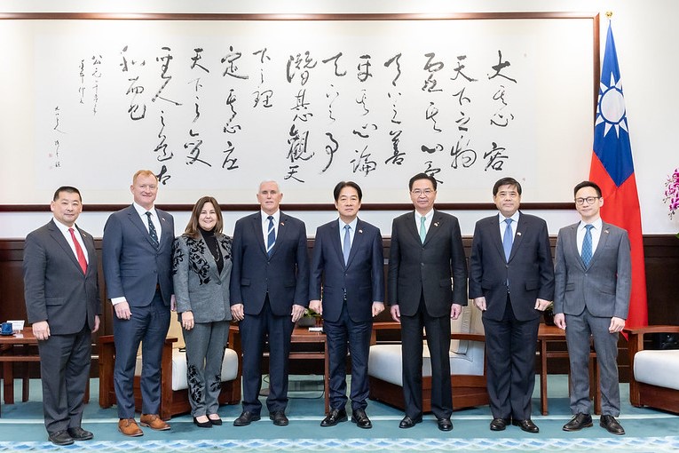 快新聞/總統賴清德接見美國前副總統彭斯 期盼兩國夥伴關係更堅實