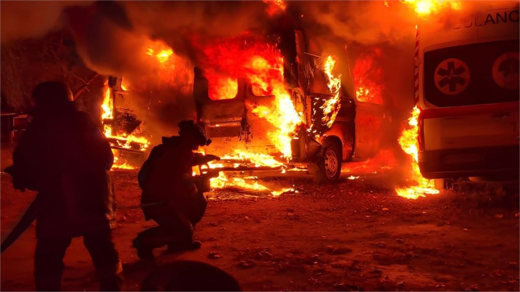 等公車遭炸飛！俄軍襲擊烏克蘭公車站　33人慘死遺體散落街頭