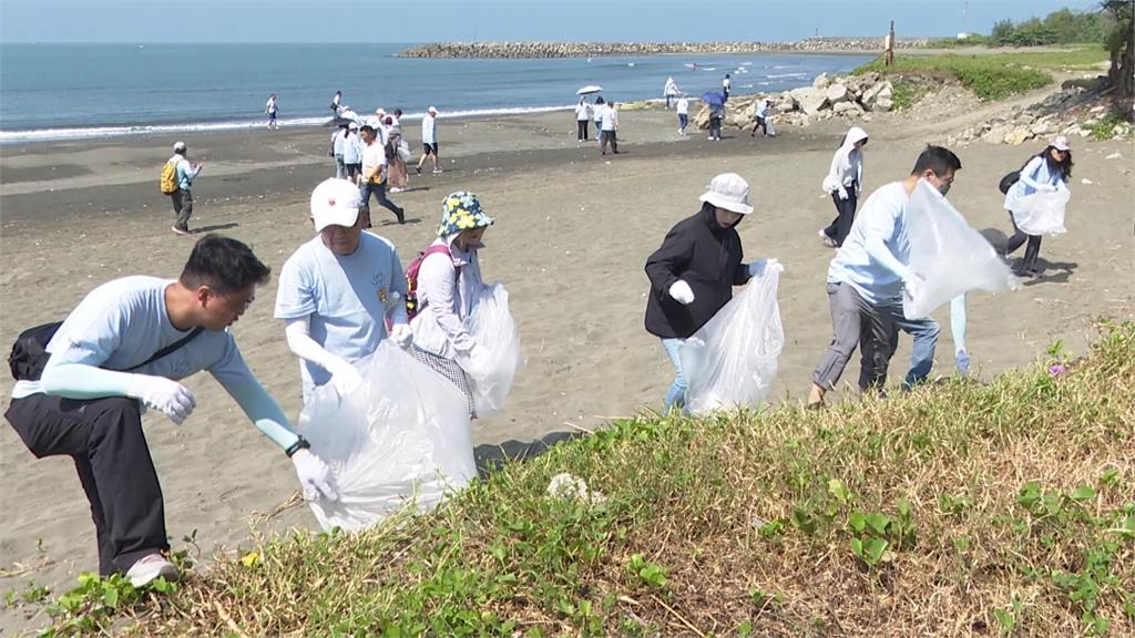 虎航響應國際淨灘日　黃偉哲：用行動來善盡社會責任