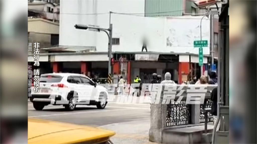 逆向遭攔查棄車逃 台中逃逸移工跑給警追還爬屋頂
