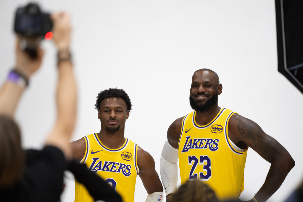 NBA(影)／湖人新賽季媒體日詹皇動向受矚目　雖仍未明講但強調不是在等二皇子
