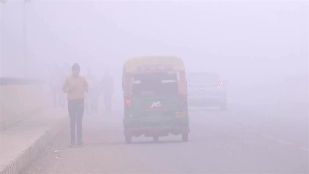 空污影響連日出現大霧　印度新德里機場一度能見度0
