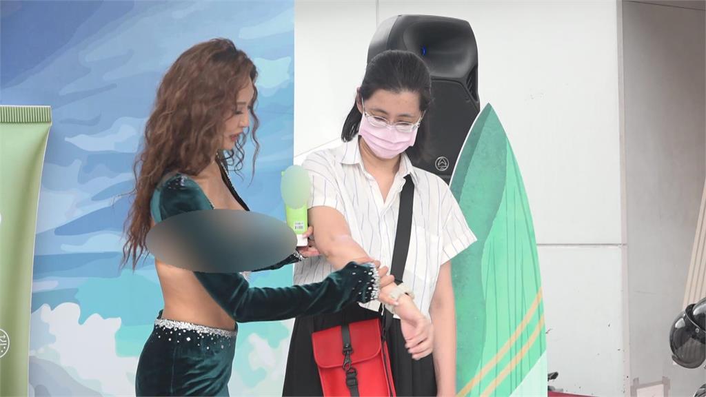 代言茶樹乳液 薔薔著性感深綠人魚裝展魅力