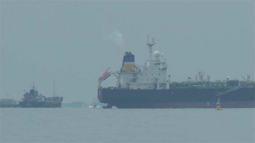 聖淘沙島船隻碰撞「嚴重漏油」 新加坡政府下令關閉海灘