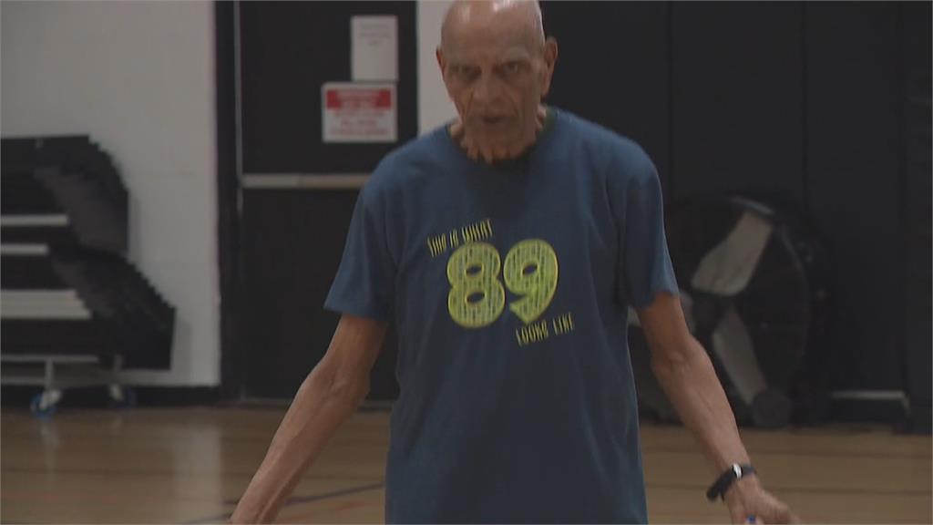 老當益壯! 美國89歲老翁天天健身房報到