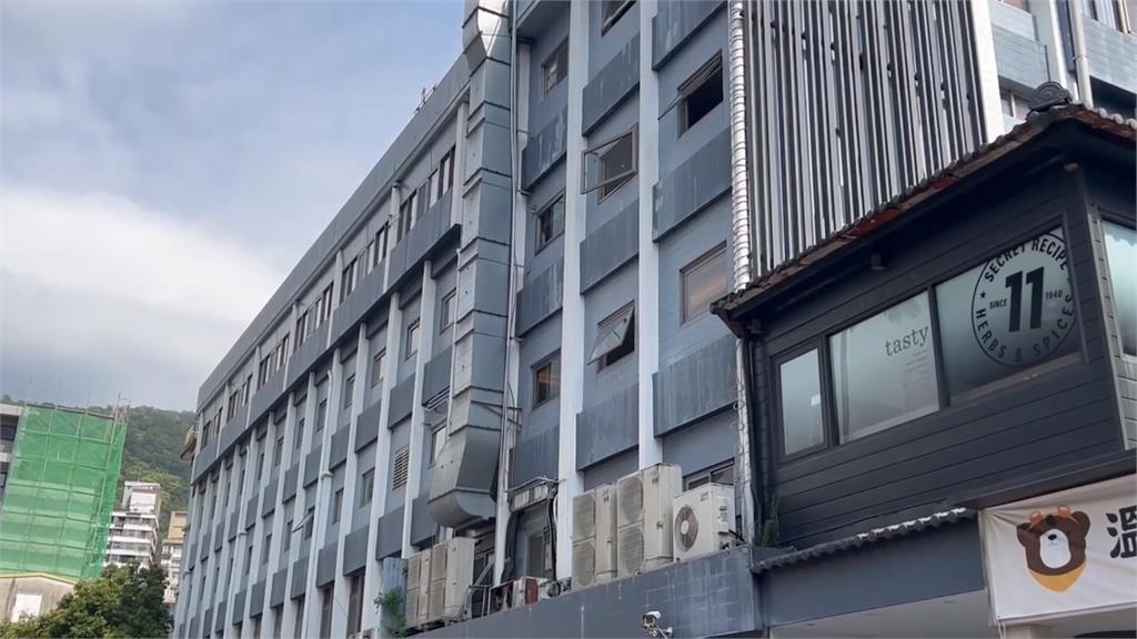 半夜時分!旅館門鎖故障用「砂輪機」破門而入 吵醒整層房客