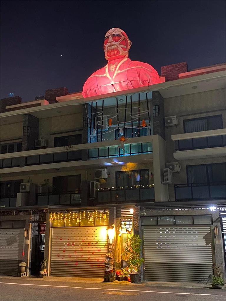 台南透天再現「進擊巨人」!逼真「血色筋肉」網驚:想起被支配的恐懼