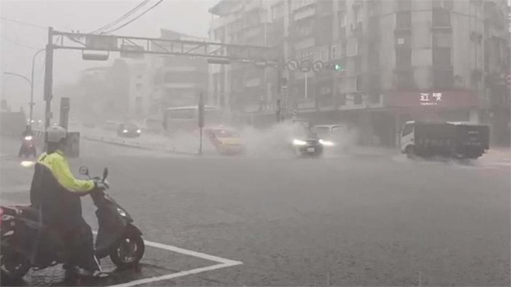 白海豚才走「3颱風+1低壓」海上醞釀中！專家曝最新「路徑」、未來一週天氣