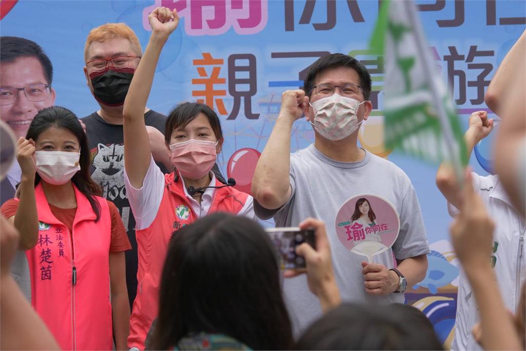 親子園遊會人潮滿滿!林佳龍籲「票投陳乃瑜」做年輕族群代言人