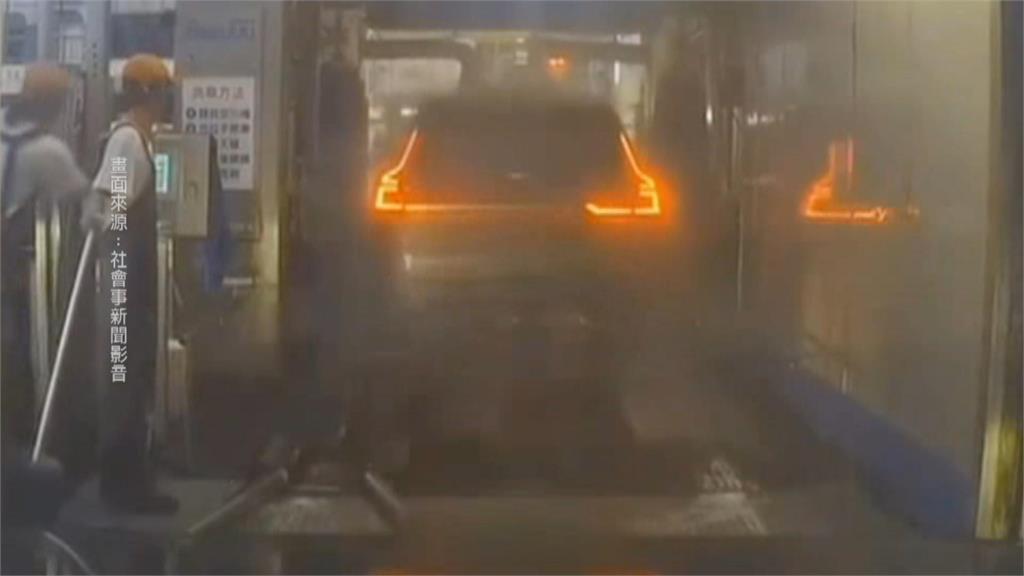 沒打N檔就衝進去? 後車駕駛神預言!前車下一秒撞洗車機