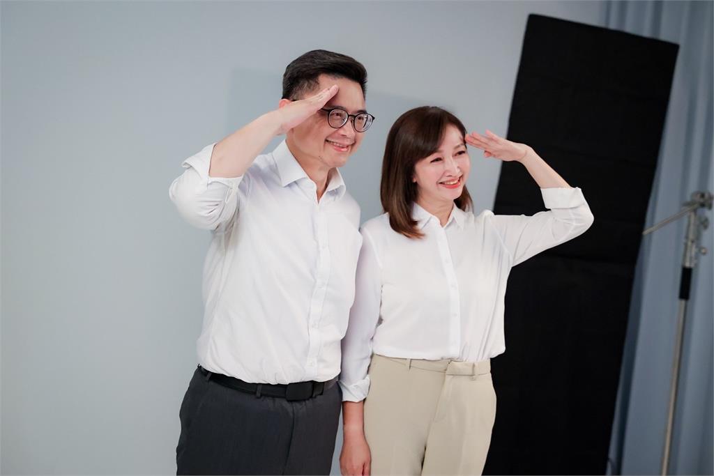 快新聞／高雄隊就定位！賴瑞隆與議員參選人形象照曝光　喊團結共同打拼