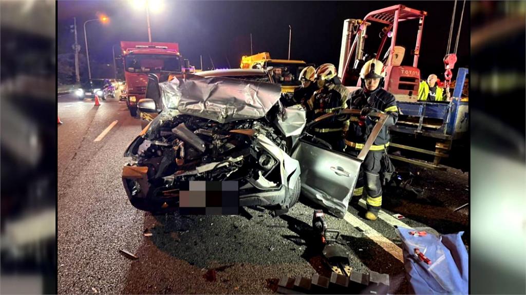 國一北上楊梅段５車連環撞　駕駛一度受困骨折送醫