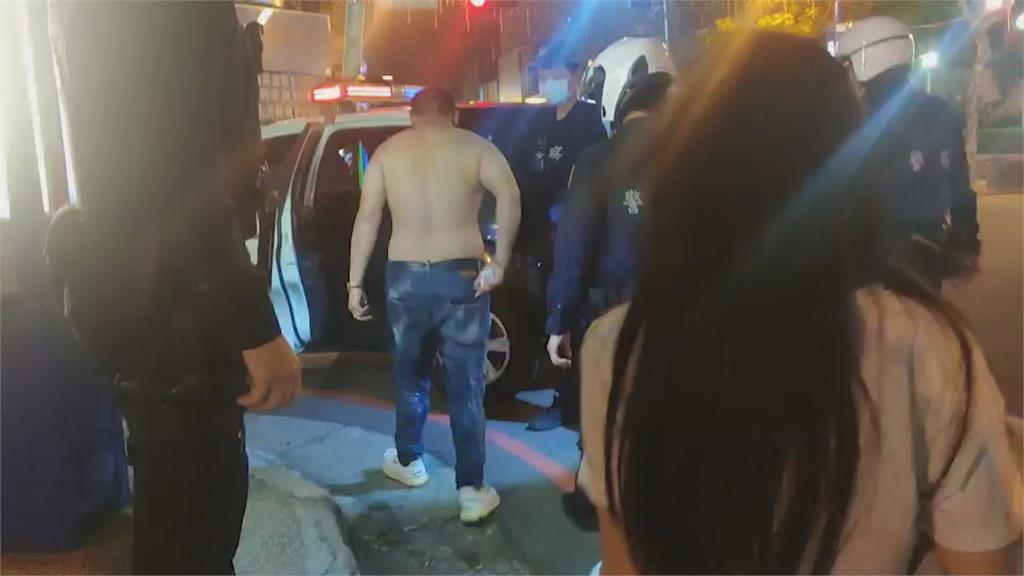 男子拒盤查開車衝撞　警噴辣椒水圍捕逮人