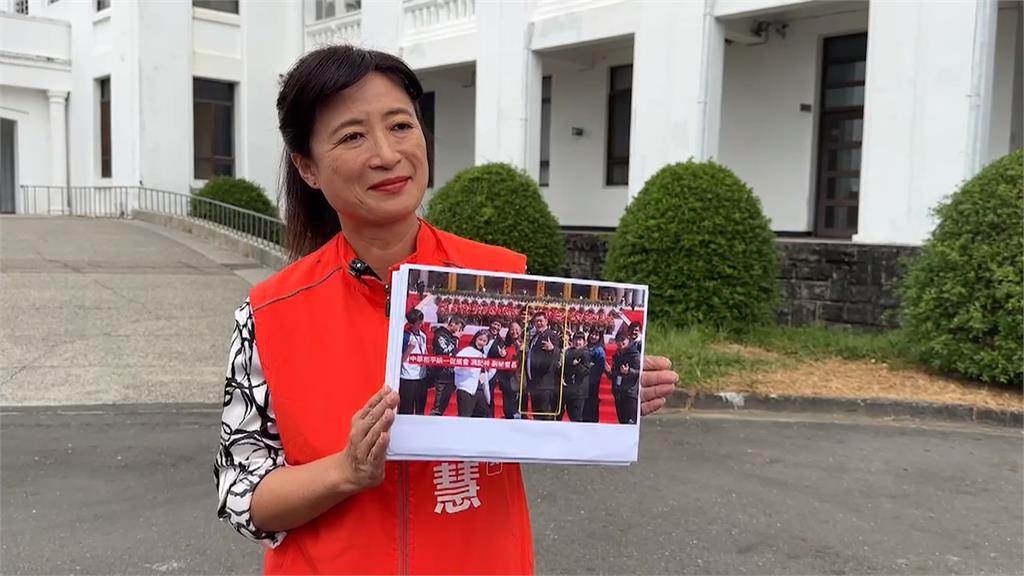 游顥偕律師提告蔡培慧誹謗「抹紅」　蔡培慧秀游顥訪中國照反擊