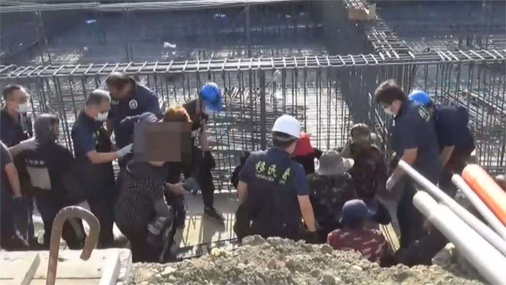 爬上鋼架避追緝！非法移工逃竄　移民署突襲台南工地抓22人