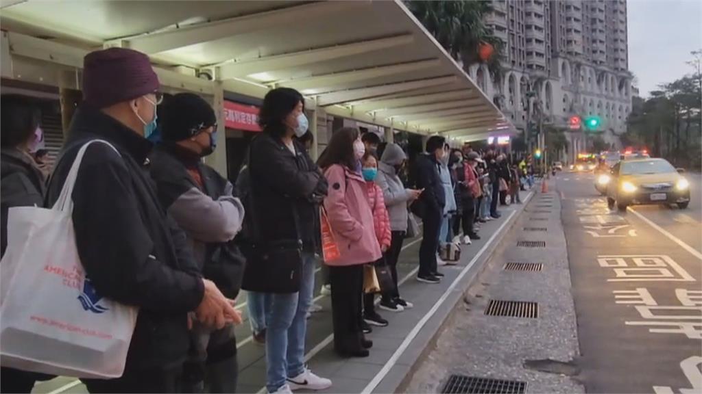 上任後不到7點上班日 謝國樑搭9026關心通勤族