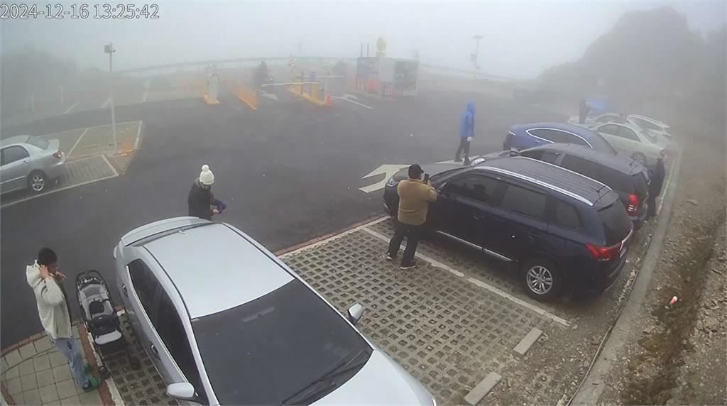 快新聞/入冬首次!武嶺13:20起降下瑞雪 唯美畫面曝光