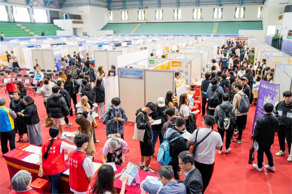 明新科大校徵馬力全開！130家企業釋4500職缺「半導體、AI人才」最搶手