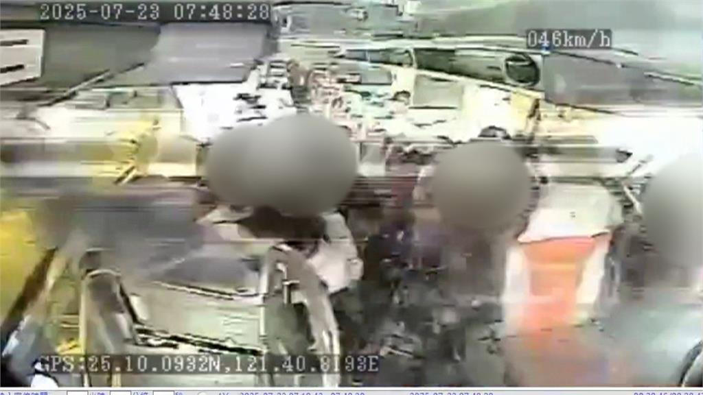 萬里聯結車撞國光客運釀「1死14傷」 驚險行車紀錄器畫面曝光