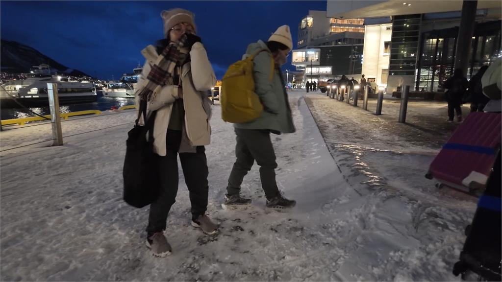挪威極光之旅遇飛機大延誤 全團一半行李沒跟上