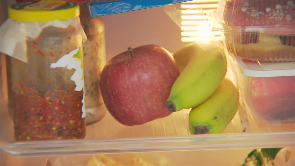 水果發霉削掉還能繼續吃?營養點名「這情況」恐提高肝癌風險!