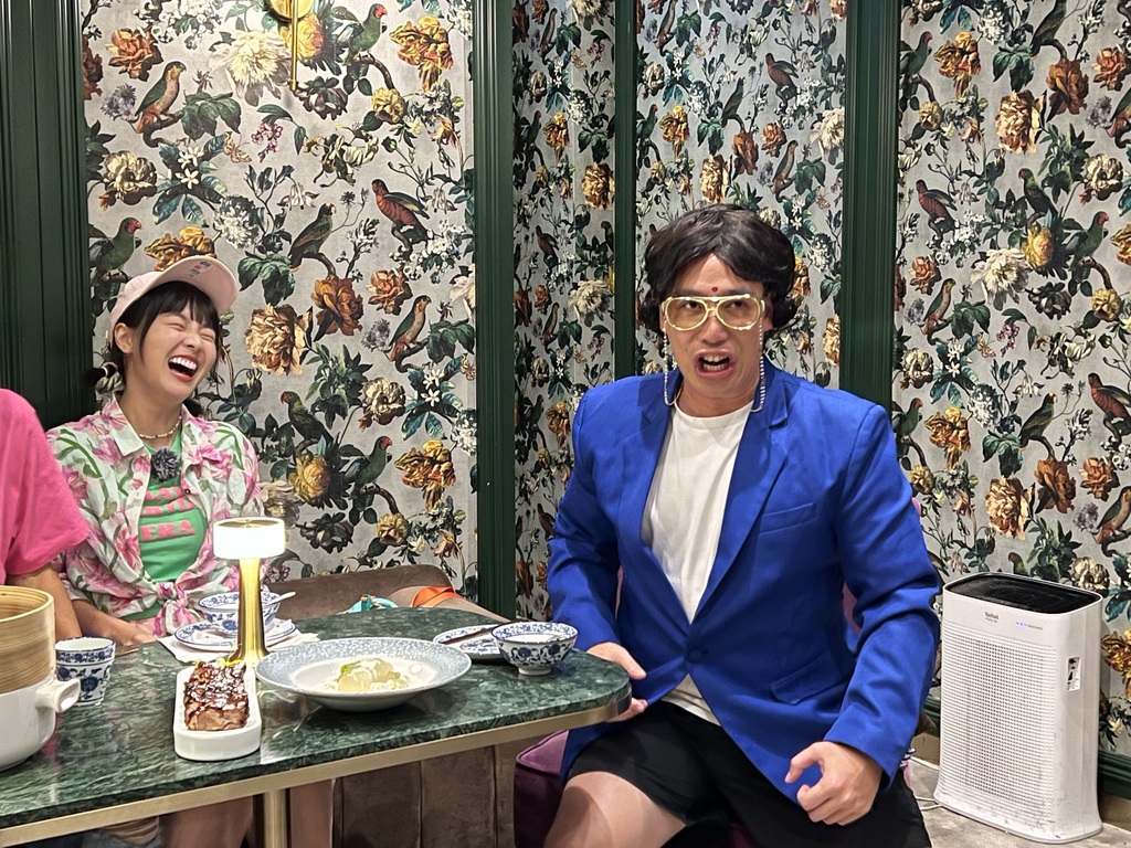 楊繡惠在香港提習俗自嘲是「挽到蒜」!籃籃回「難怪妳遇到白雲」