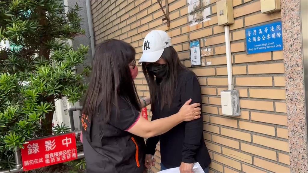 縱火燒死8至親…陳彥翔「二審逃死」改判無期!公民老師質疑;還不算最嚴重?