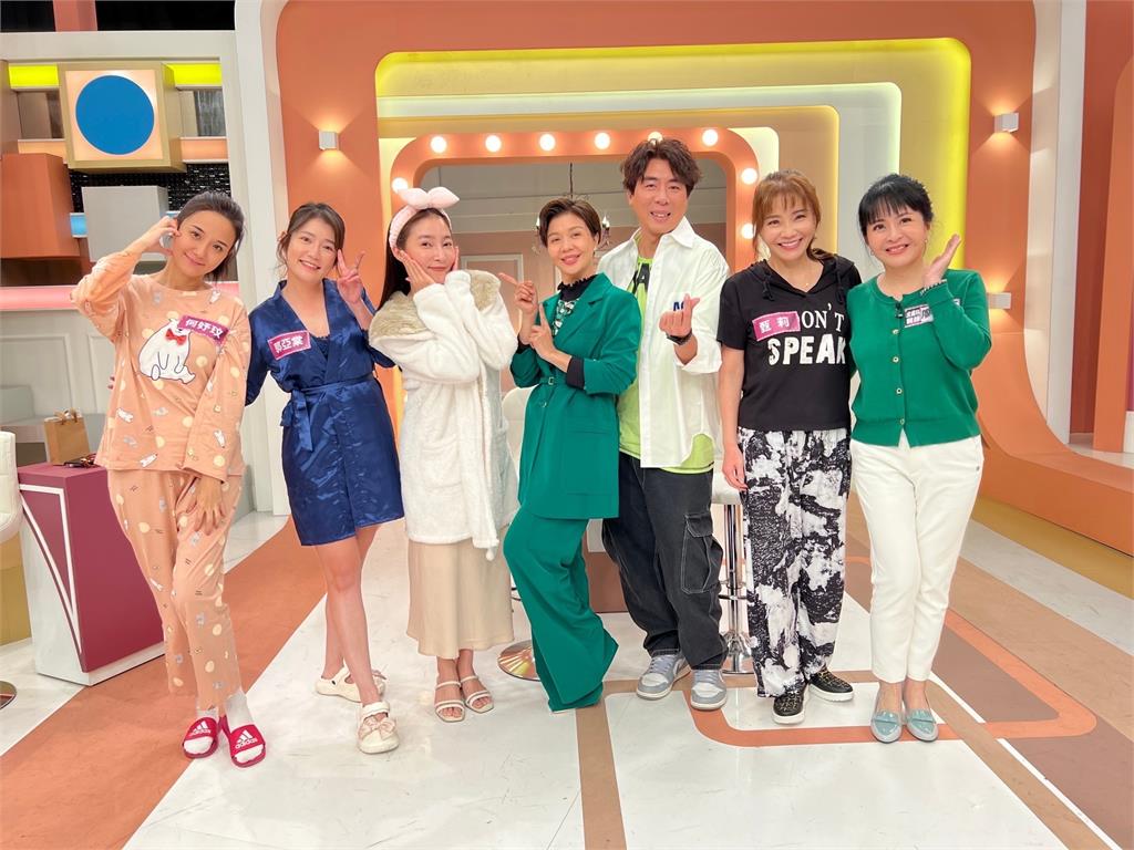 張家瑋洗澡伸展維持體態!甄莉泡澡搶全家第一位