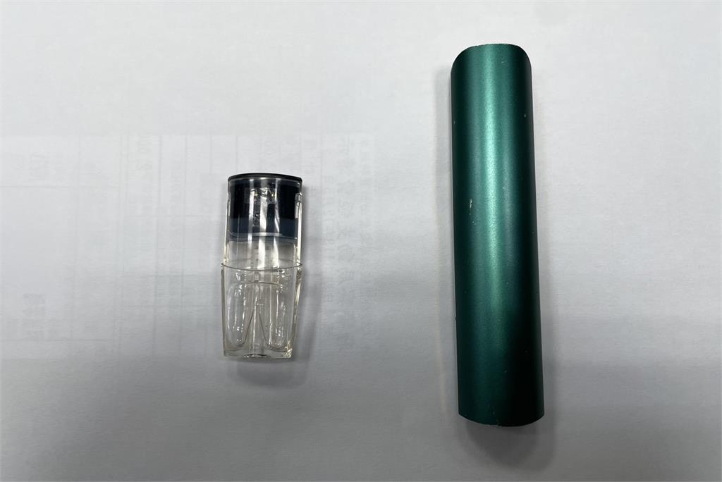 快新聞/驚!復康巴士駕駛「疑吸毒品菸彈後上路」 自撞路邊車輛報警GG了