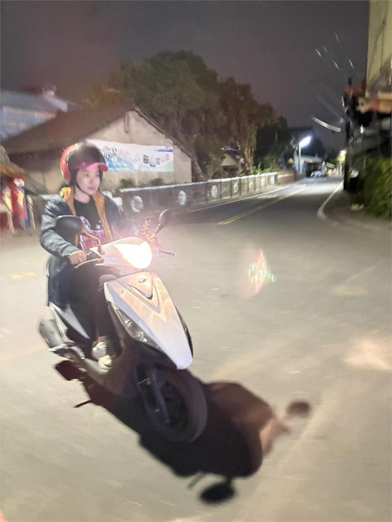 米可白騎車「曾出車禍」釀巨大陰影!拍戲遇「貓遭路殺」心碎發聲:好好當天使