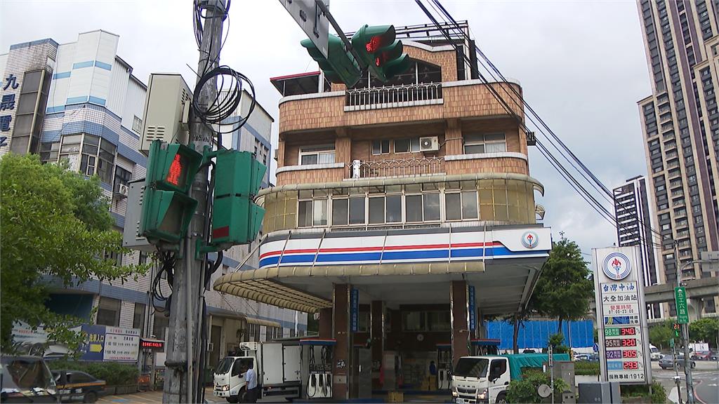都市奇景！　台北牙籤屋不拆成孤島、五股加油站樓上還住人