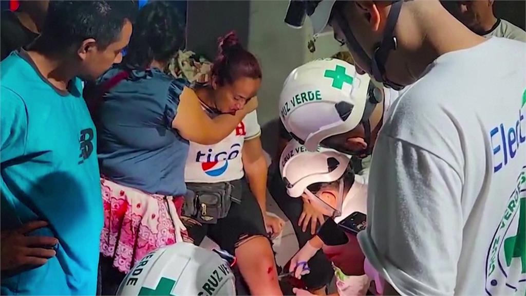足球場爆踩踏意外!薩爾瓦多球迷爭入場釀12死 網質疑罪魁禍首是它