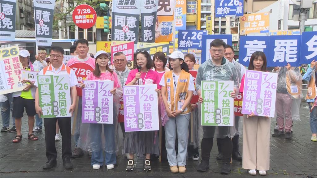 快新聞/來亂的!綠委舉牌宣講催同意票 游智彬竟鬧場嗆「大罷免大失敗」