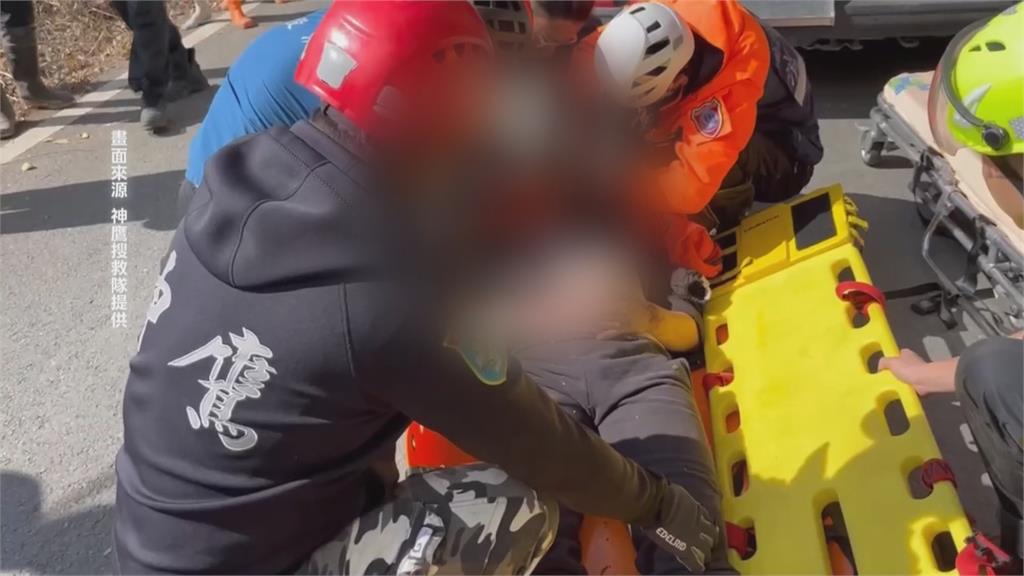 方向盤卡死! 南投小貨車墜谷100公尺深 駕駛一度受困