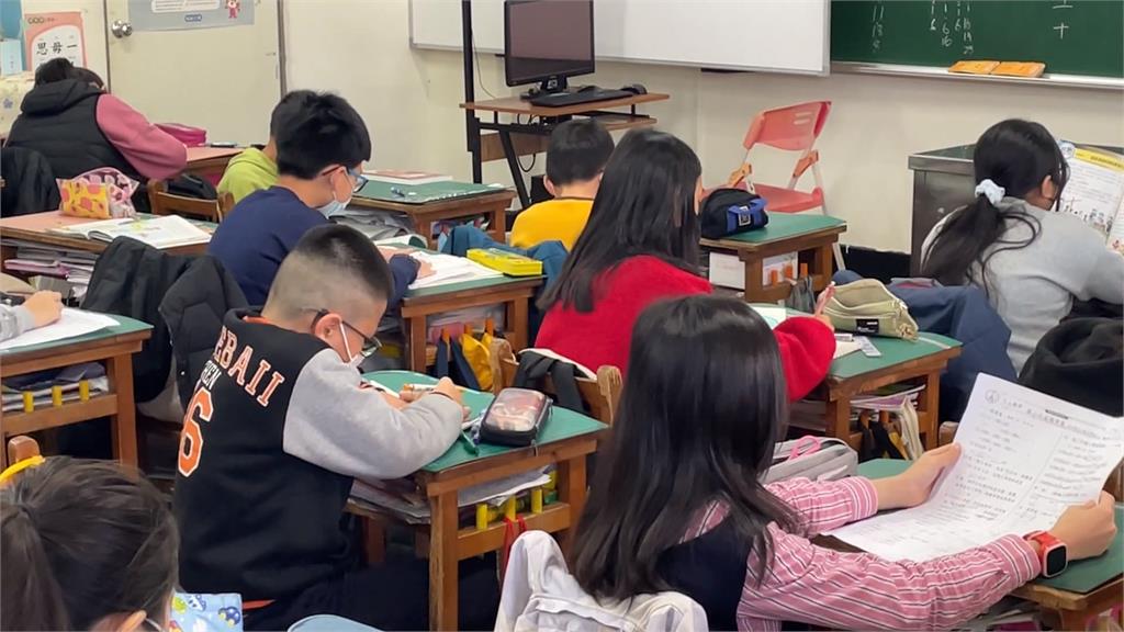 哭!「期末考數學太難」重考 埔里國小五年級生好崩潰
