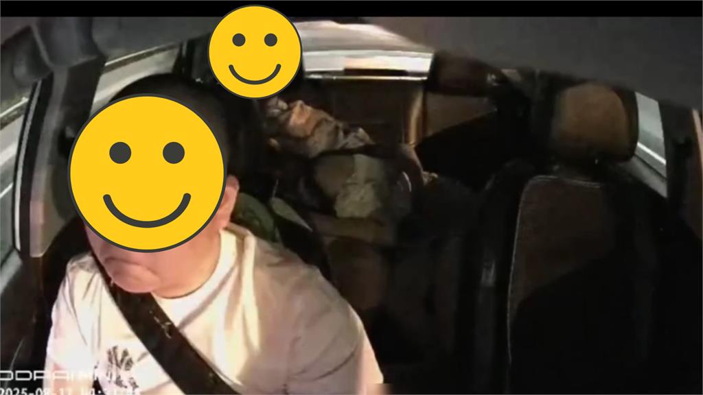 情侶後座「激戰交纏」做運動！司機偷瞄超尬「衝撞片流出」網驚：真老司機