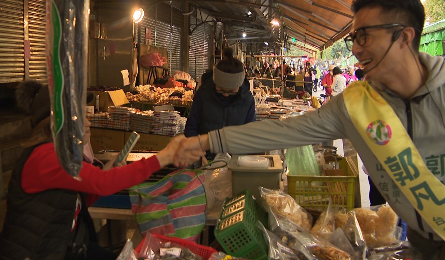 北市松信區初選激戰　藍綠白新人勤掃街拚勝出