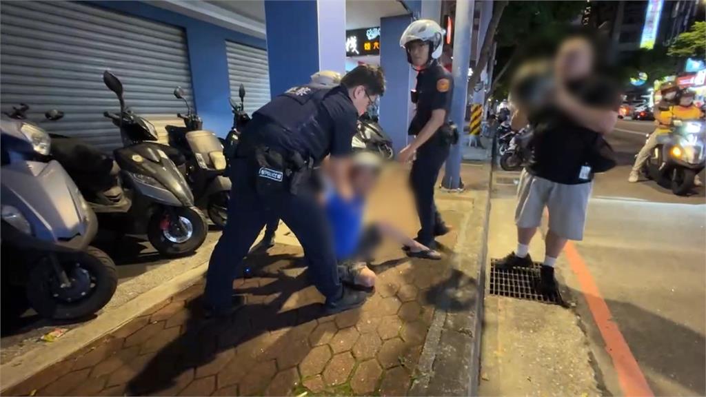 騎士沒打方向燈遭警攔查　突加速逃逸遭攔還襲警