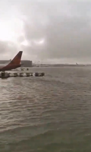 快新聞／畫面曝光！杜拜12小時下完1年份雨量　機場被淹「一度停擺」