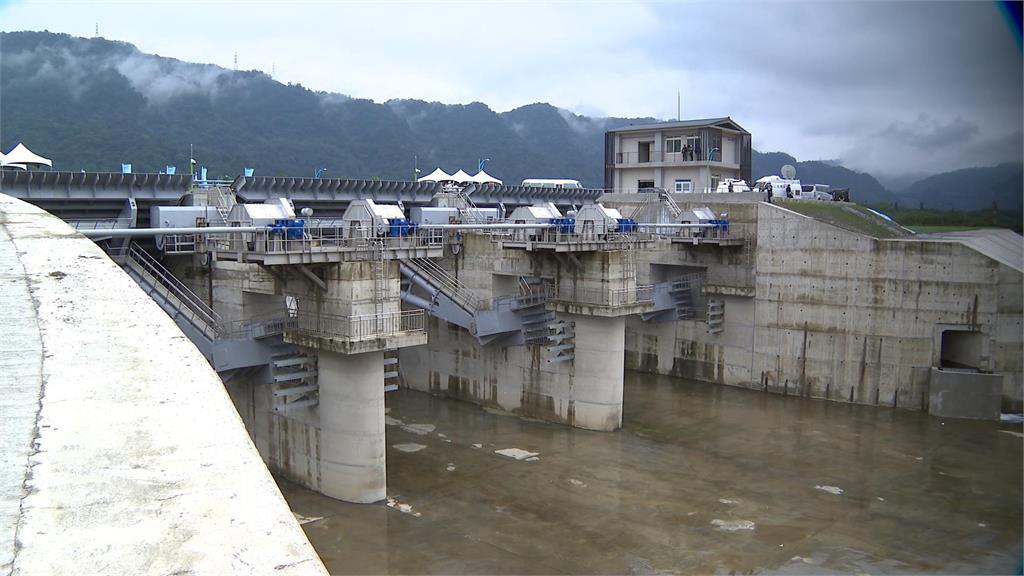 阿姆坪防淤隧道完工 蔡英文:替石門水庫延長壽命 視察阿姆坪防淤隧道竣工 蔡總統特別感謝「這個人」