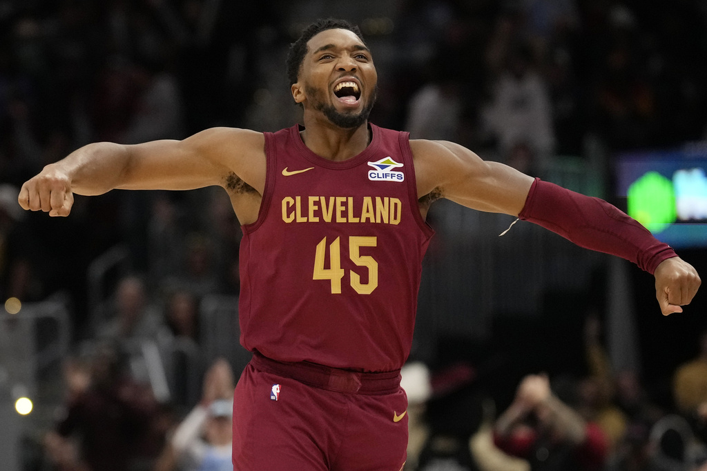 NBA(影)/東區雙雄大火拚!米契爾決勝節狂砍20分對衛冕軍復仇成功