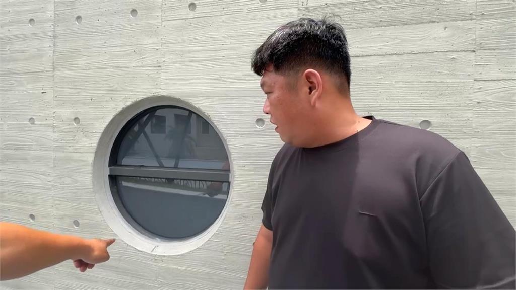 恆春文化中心出包！女廁窗戶全透明　民眾嚇壞：如廁恐被看光光