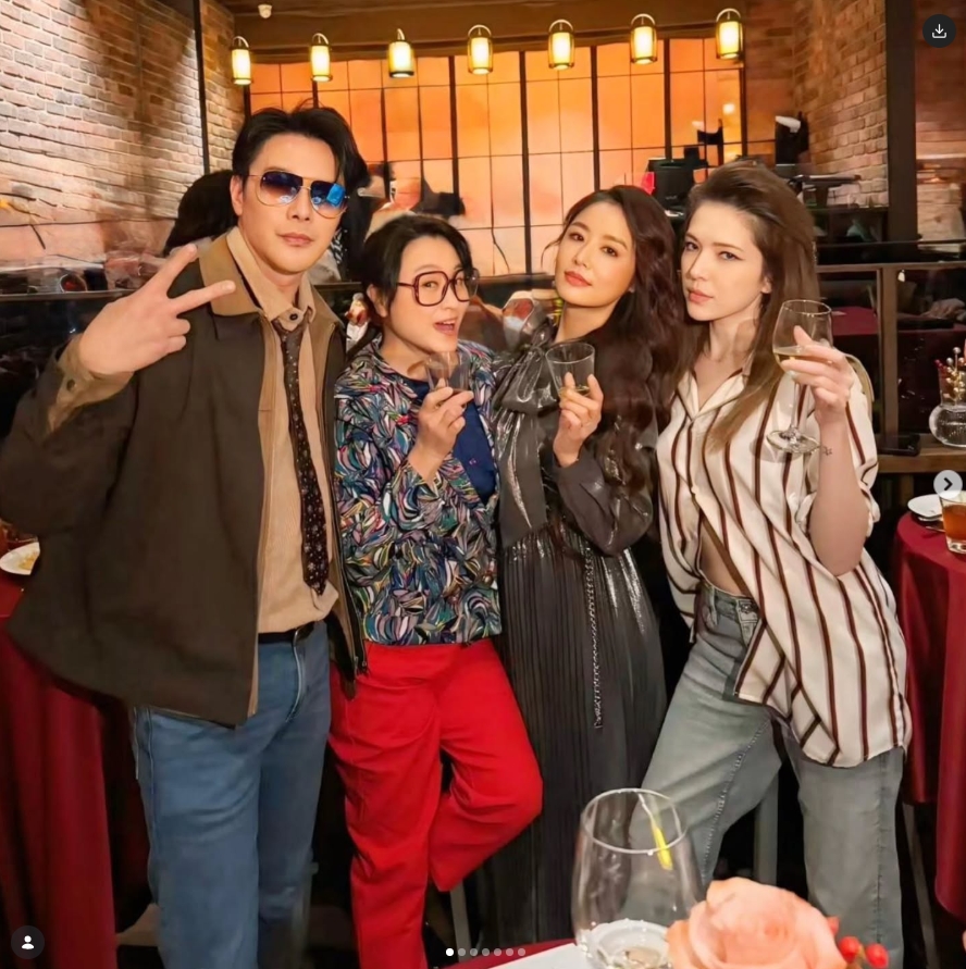 41歲許瑋甯辣穿襯衫「尺度大解放」!胸前開雙V「只扣2顆扣子」…肉色三角區全看光