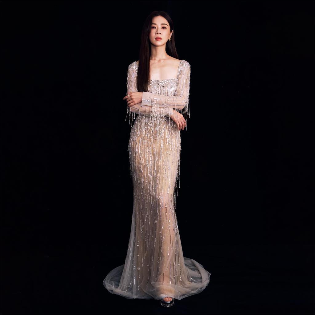 謝盈萱金鐘獎絕美亮相!「登個人意見臉書」她嗆:是不是會說是水晶燈