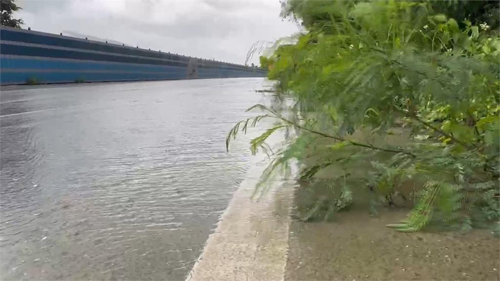 樺加沙挾狂風豪雨！　蘇花台九線多處傳「泥流瀑布」