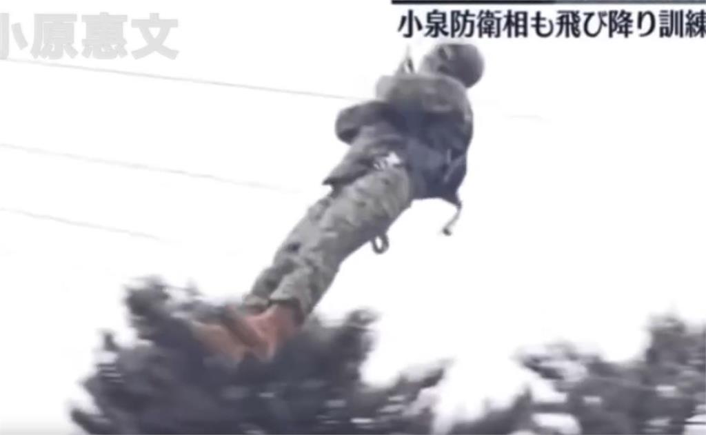 快新聞／小泉進次郎親身體驗跳傘訓練　直呼「自衛隊真的很厲害」