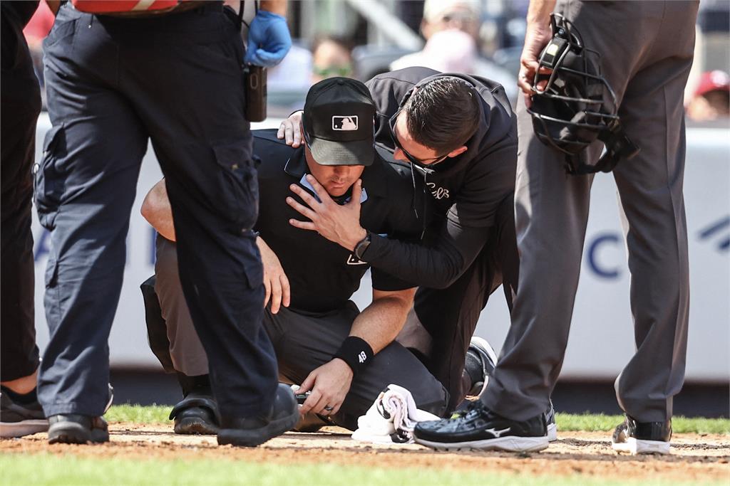 MLB（影）／洋基怪力男斷棒波及主審　頭部挨K急退場送醫出現「腦震盪」