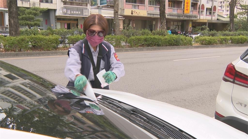 維持台中停車秩序城市英雄 花甲收費員張春蘭助人為樂