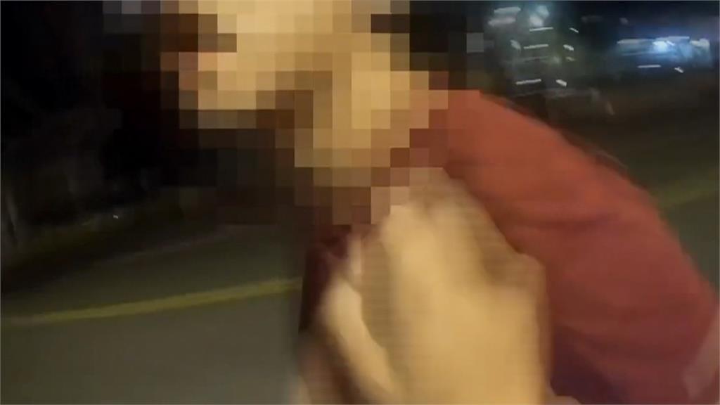 把車還給我！男不滿違停被拖吊　竟持剪刀作勢攻擊警