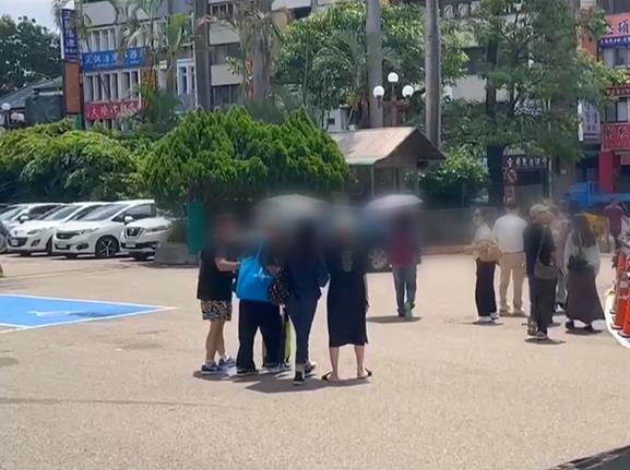 涉掏空校產！金錢豹董娘500萬交保　袁昶平「大陣仗推一卡皮箱」辦保